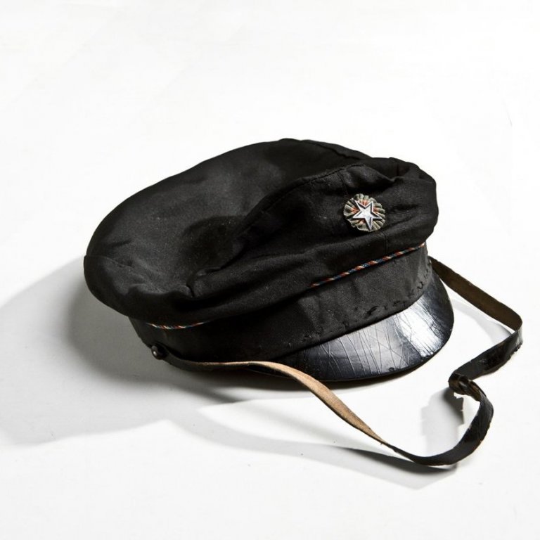 Stúdentshúfa Bjarna Benediktssonar