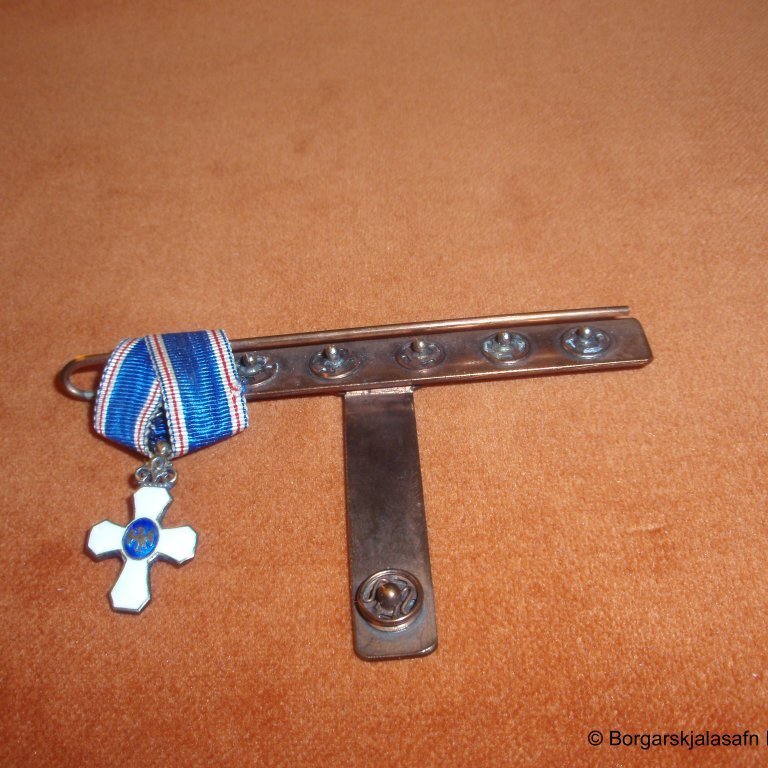 Riddarakross hinnar íslensku fálkaorðu, á nælu