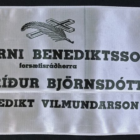 Borði 13: Dr. Bjarni Benediktsson, forsætisráðherra, Frú Sigríður Björnsdóttir, og Benedikt Vilmundarson. Hinzta kveðja, frá Sendiráði Íslands í London.