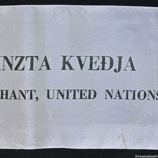 Borði 20: Forsætisráðherra, Dr. Bjarni Benediktsson, eiginkona og dóttursonur. Hinzta kveðja, Thant, United Nations.