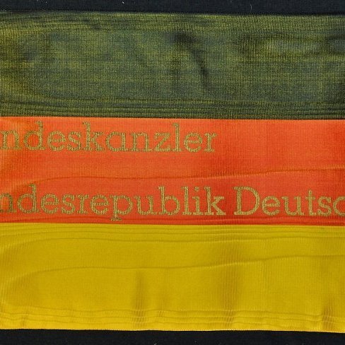 Borði 21: Forsætisráðherrahjónin, Dr. Bjarni Benediktsson, Frú Sigríður Björnsdóttir, og Benedikt Vilmundarson. Der Bundeskanzler, der Bundesrepublik Deutschland.