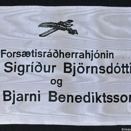 Borði 33: Forsætisráðherrahjónin, Frú Sigríður Björnsdóttir, og, Dr. Bjarni Benediktsson. Hinzta kveðja, frá Félagi íslenzkra iðnrekenda.
