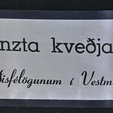 Borði 34: Dr. Bjarni Benediktsson, Frú Sigríður Björnsdóttir. Hinzta kveðja, frá Sjálfstæðisfélögunum í Vestmannaeyjum.