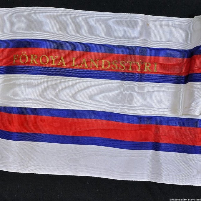 Borði 44: Föroya Lansstýri.