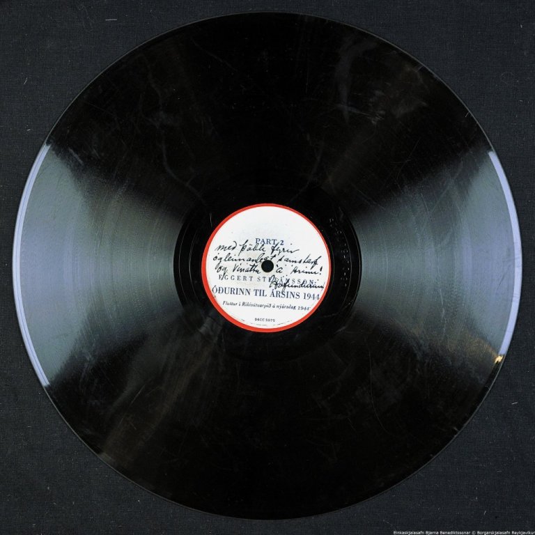 Hljómplatan úr umslagi, hlið 2.