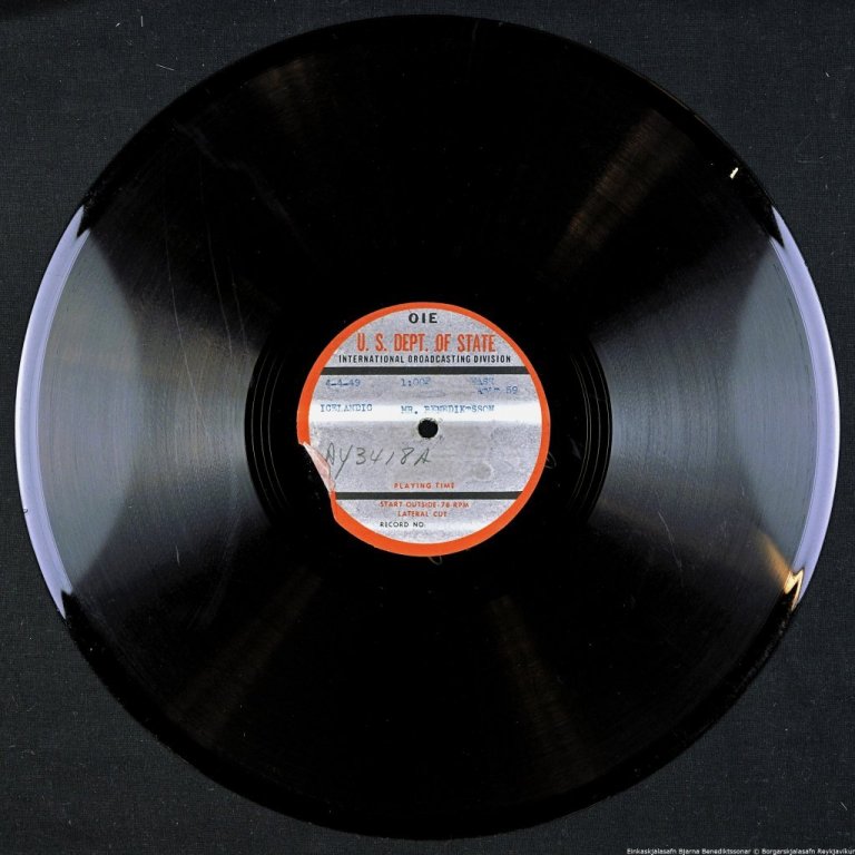 Hljómplata úr umslagi, hlið 1.