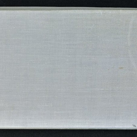 Askja.

Í henni er bók með ljósmyndum og rauð leðuraskja með tveim merkjum. Líklega gefið út af Rússum vegna geimferðar ??HA – 9, Lúnu- 9 í febrúar 1966. „Luna 9 also known as Lunik 9 was an unmanned spacemission of the Soviet Union's Luna program. On February 3, 1966 the Luna 9 spacecraft was the first spacecraft to achieve a lunarsoft landing and to transmit photographic data to Earth. From Wikipedia, the free encyclopedia“