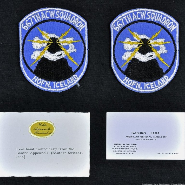 Taumerki: 667 THACW SQUADRON. HOFN. ICELANDS, nafnspjald Saburo Hara og nafnspjald Echte Appenxeller Handarbeit, Canton Appenzell (East Switzerland).