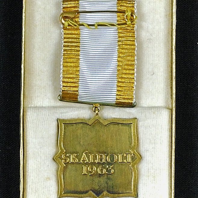 Á bakhlið peningsins er letrað SKÁLHOLT 1963.