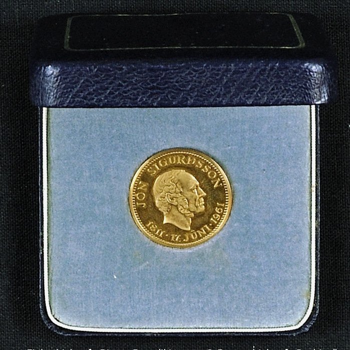 Á bakhlið peningsins er: Mynd af Jóni Sigurðssyni og ritað JÓN SIGURÐSSON 1811 - 17. JÚNÍ - 1961.