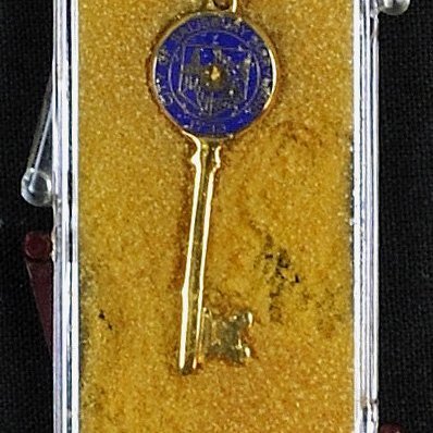 Askja með lykli. Á framhlið lykilsins stendur: CITY OF SALISBURY MARYLAND 1732.