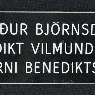 Skilti sem á stendur: Sigríður Björnsdóttir, Benedikt Vilmundarson, Bjarni Benediktsson.