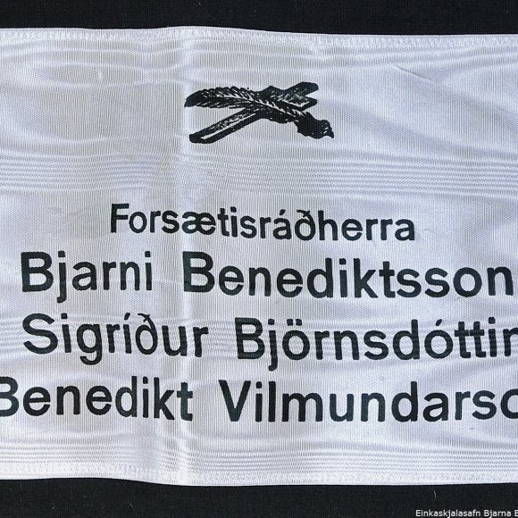Borði 11: Forsætisráðherra, Bjarni Benediktsson, Sigríður Björnsdóttir, Benedikt Vilmundarson. Frá Sjóvátryggingarfélagi Íslands.