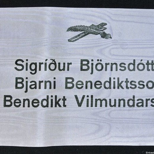 Borði 21: Sigríður Björnsdóttir, Bjarni Benediktsson, Benedikt Bilmundarson. Kveðja, frá lagadeild Háskóla Íslands.