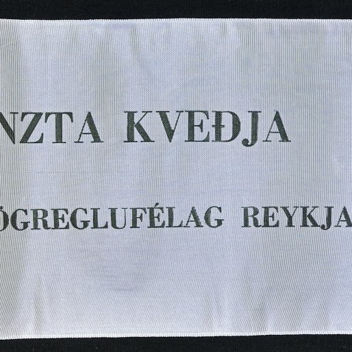 Borði 26: Dr. Bjarni Benediktsson, Frú Sigríður Björnsdóttir, og dóttursonur. Hinzta kveðja, Lögreglufélag Reykjavíkur.