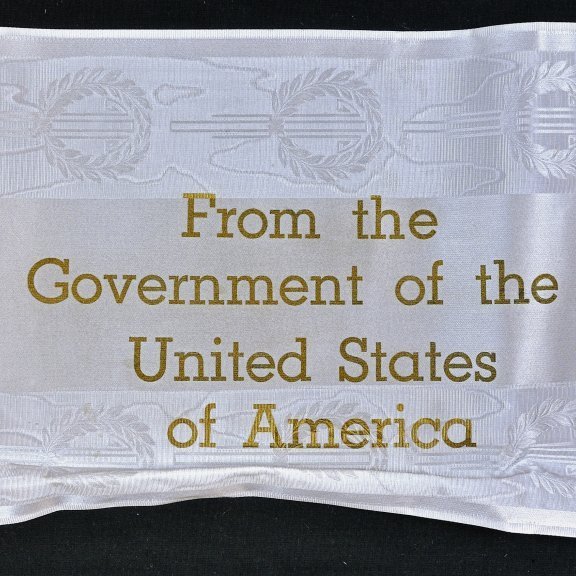 Borði 28: Forsætisráðherrahjónin, Dr. Bjarni Benediktsson, Frú Sigríður Björnsdóttir, og Benedikt Vilmundarson. From the Government of the United States of America.