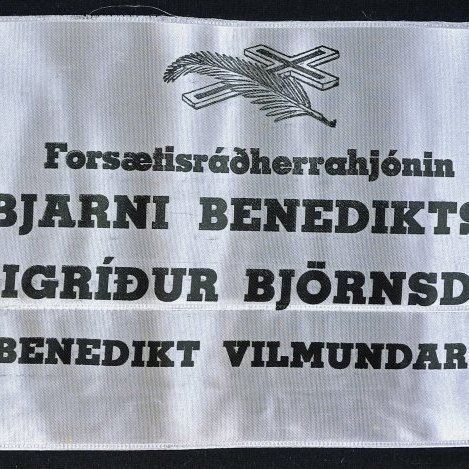 Borði 34: Forsætisráðherrahjónin, Dr. Bjarni Benediktsson, Frú Sigríður Björnsdóttir, og Benedikt Vilmundarson. Hinzta kveðja og þakkir, H.f. Eimskipafélag Íslands.