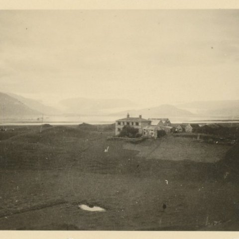 Stapi í Nesjum. SVínafell í baskýn og Hoffellsjökull til hægri. Borgarskjalasafn Reykjavíkur. 