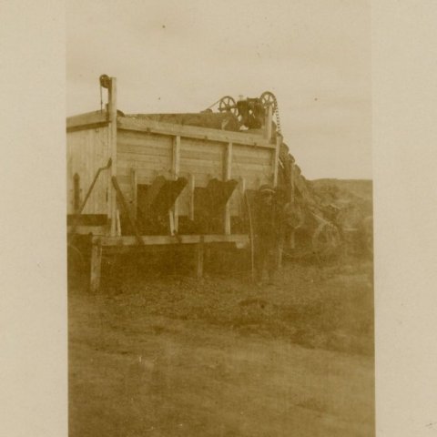 Grjótmulningsvél Vegagerðarinnar notuð í Flóaveginn á suðurlandi árið 1923. Borgarskjalasafn Reykjavíkur.