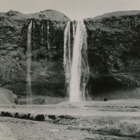 Seljalandsfoss. Borgarskjalasafn Reykjavíkur.