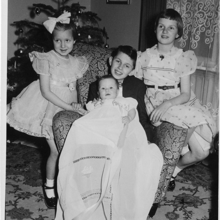 Börn Bjarna og Sigríðar á skírnardegi Önnu dóttur þeirra