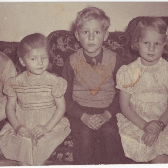 Barnabörn Ólafs og Ingibjargar Thors 1954 (frá vinstri) Ólafur Thors, Guðrún Pétursdóttir, Bjarni Thors, Ólöf Pétursdóttir, Þorsteinn Þorsteinsson.