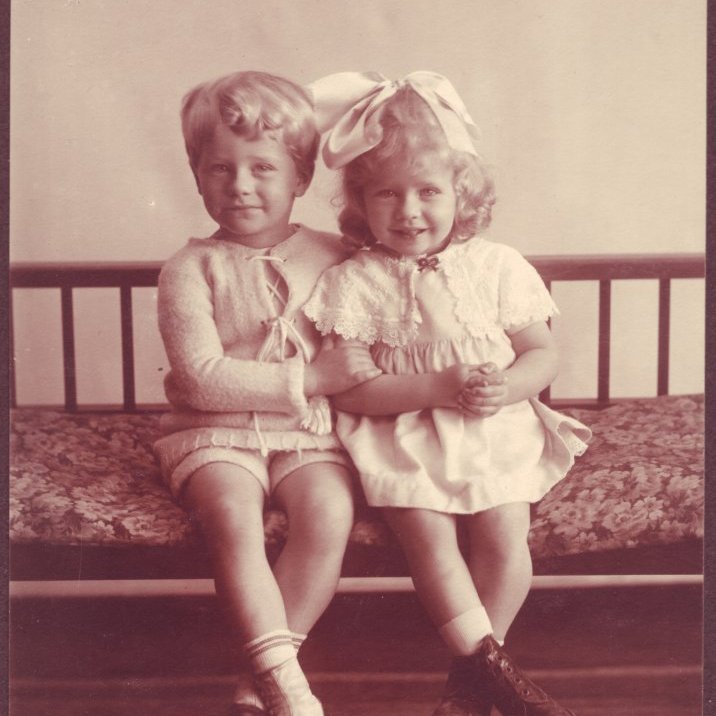 1920. Systkinin góðu, Thor Jensen yngri (Thorsi) og Marta Thors (Sidda).