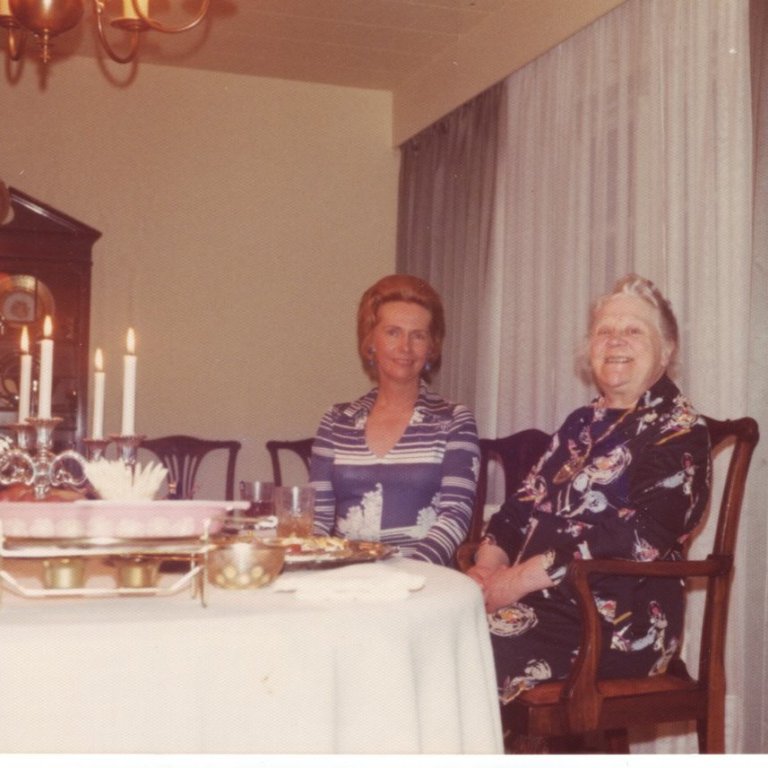 Ingibjörg Thors á níræðisaldri með tengdadóttur sinni Stefaníu Bjarnadóttur Thors.