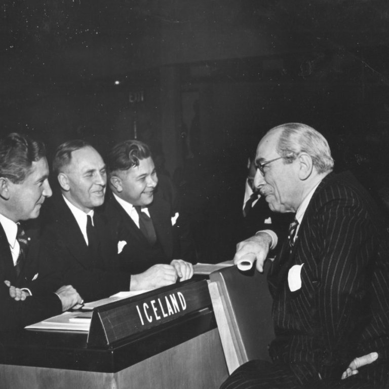 Bjarni á fundi erlendis