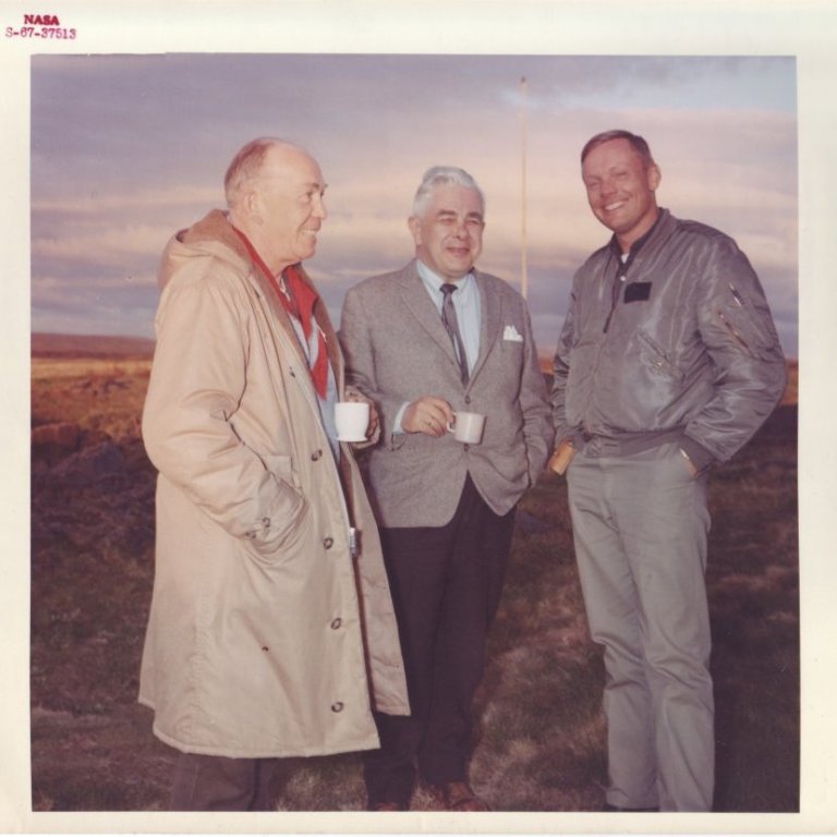 Bjarni á góðri stundu með Amstrong geimfara og sendiherra Bandaríkjanna