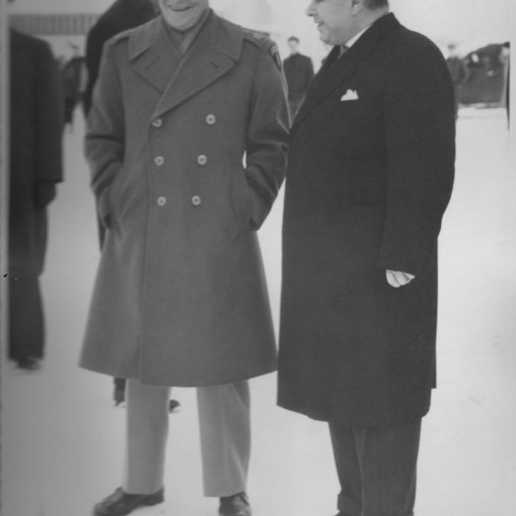 Bjarni ræðir við Eisenhower