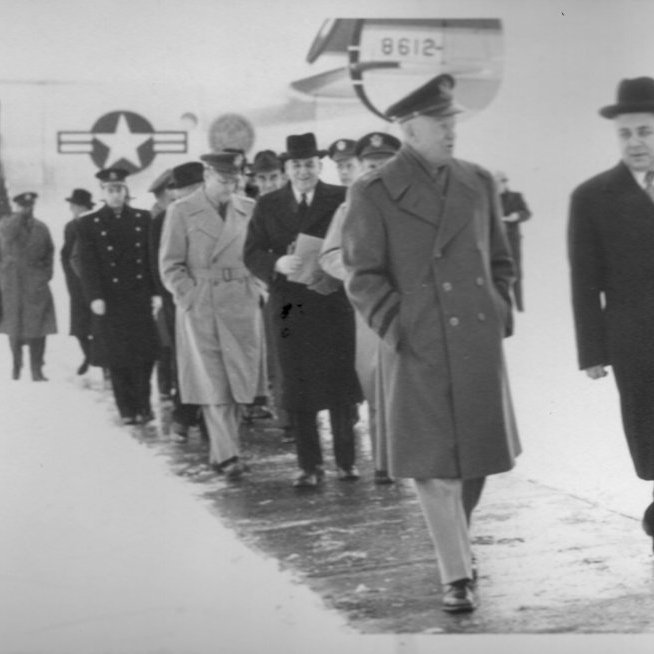 Bjarni tekur á móti Eisenhower 1951