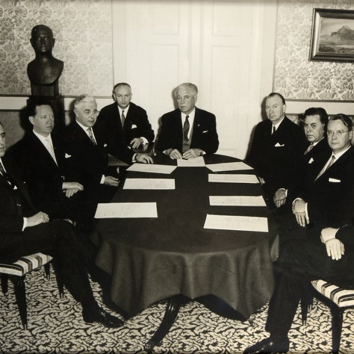 Blarni Ben . Stjornarfundur  6446