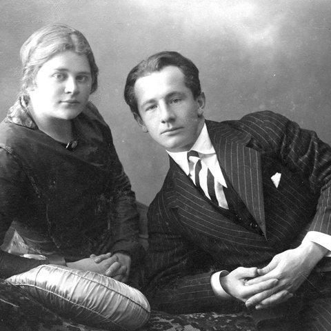 Ólafur Thors og Ingibjörg Indriðadóttir gengu í hjónaband 3. desember 1915. Ólafur var þá 24 ára og gegndi starfi framkvæmdastjóra hjá fjölskyldufyrirtækinu Kveldúlfi.