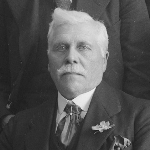 Indriði hafði kynnst Jóni Sigurðssyni mjög vel á námsárum sínum í Kaupmannahöfn 1872-1877. Ólafur sagði að frásagnir tengdaföður síns af þessum mikilhæfasta leiðtoga sjálfstæðisbaráttunnar hafi orðið til þess að honum fannst hann nánast þekkja Jón persónulega. Ólafur tendraðist af þessum eldi; það var umræðan um stöðu Íslands í danska konungsríkinu sem fyrst leiddi hann inn á brautir stjórnmálanna.