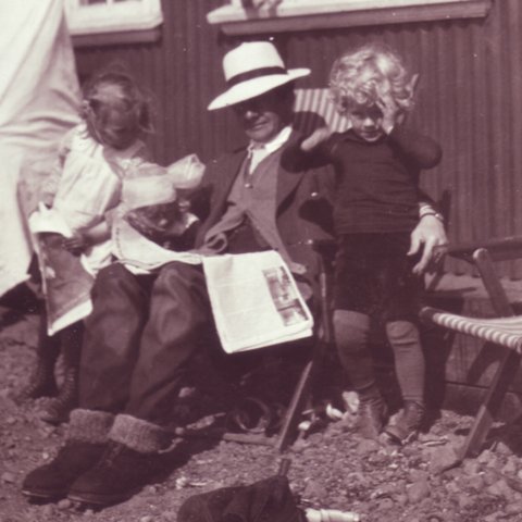 Í veiðihúsinu gat Ólafur tekið sér hlé frá álaginu sem fylgdi vinnunni og verið með börnum sínum. Á þessum árum lagði hann svo hart að sér við uppbyggingu Kveldúlfs að hann unni sér vart matar né svefns. Heimilislækninum leist ekki á hvað hann horaðist hratt og fyrirskipaði hvíld og hitaeiningaríkt fæði til að hann héldi heilsu.