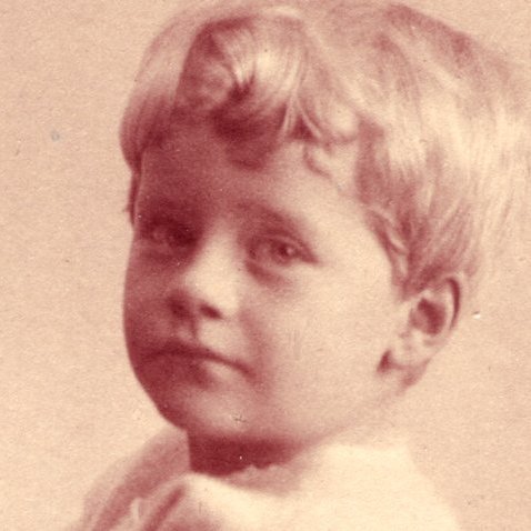 Í febrúar 1921 urðu þau Ingibjörg og Ólafur fyrir þeirri sáru reynslu að missa Thor son sinn úr heilahimnubólgu. Fjölskyldan komst aldrei fyllilega yfir þetta áfall. Ólafur hafði skömmu áður staðið í kosningabaráttu vegna framboðs til Alþingis í fyrsta sinn. Drengurinn lést fimm dögum eftir að kosningarnar fóru fram.