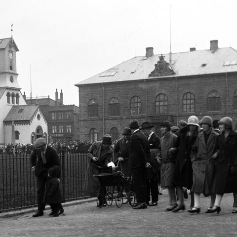 Ólafur náði ekki kjöri í Alþingiskosningunum 1921. En í aukakosningum fimm árum síðar var hann kjörinn á þing fyrir Gullbringu- og Kjósarsýslu og hófst þá þingmannsferill sem stóð óslitið þar til hann lést 1964.