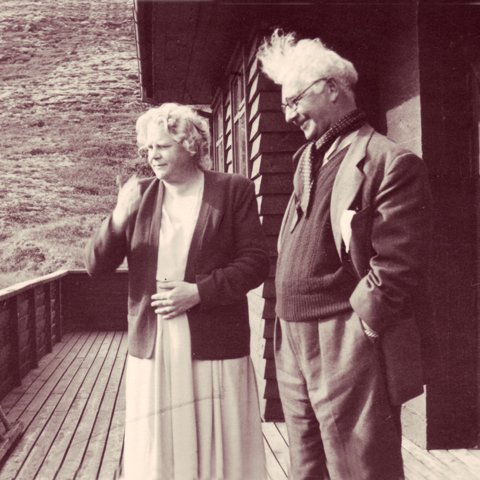 Ingibjörg hélt myndarheimili í Elliða, þótt aðstæður væru frumstæðar og þau Ólafur nutu þess að geta dregið sig þar í hlé frá erlinum í bænum.