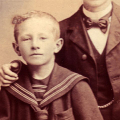 „Og hitt brást aldrei, að Ólafur, að loknum átökum, rétti mótstöðumanni sínum höndina, rétt eins og þetta væri löggilt glíma á hösluðum velli. Þessi drengilegu viðbrögð Ólafs voru ekki jafntíð hjá öðrum drengjum, þótt ekki væru þau einsdæmi.“