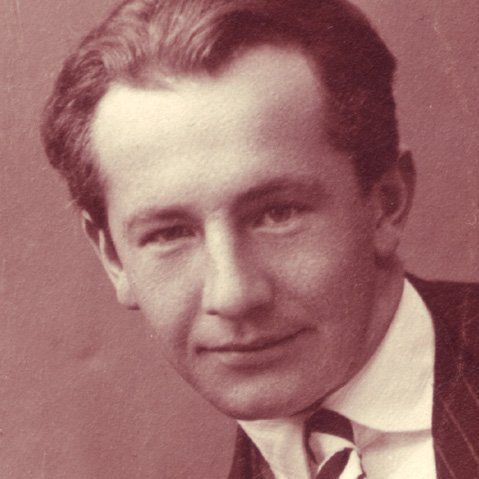 Richard sagði, að þegar nýr viðskiptavinur heimsækti Kveldúlf „þá reyni ég alltaf að sjá svo um, að það verði Ólafur sem talar við manninn, því manninum fer strax að þykja vænt um Ólaf og Ólafi um manninn.“  Þarna komu strax fram hæfileikar Ólafs til að ná einlægu sambandi við fólk.