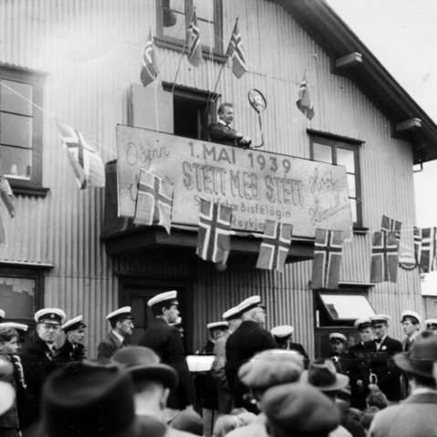 Sjálfstæði Íslands var brennheitt hugsjónamál í huga Ólafs og að hans mati var Sjálfstæðisflokkurinn, sem hafði víðtæka skírskotun í samfélaginu og hafði að kjörorði  „Stétt með stétt“, best til þess fallinn að takast á hendur forystuna í þeirri sjálfstæðisbaráttu.