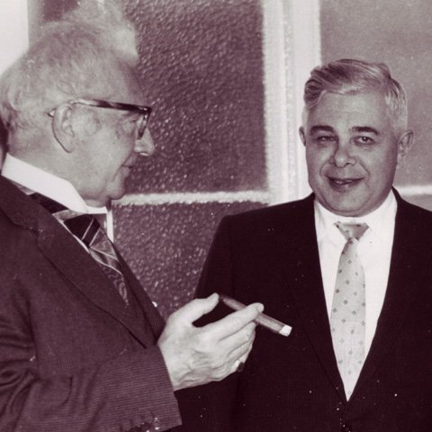 Einn af lykilmönnum viðresinarstjórnarinnar var Bjarni Benediktsson, sem verið hafði varaformaður Sjálfstæðisflokksins frá því Pétur Magnússon féll frá 1948. Þeir Ólafur voru mjög nánir og góðir samstarfsmenn um áratugaskeið.