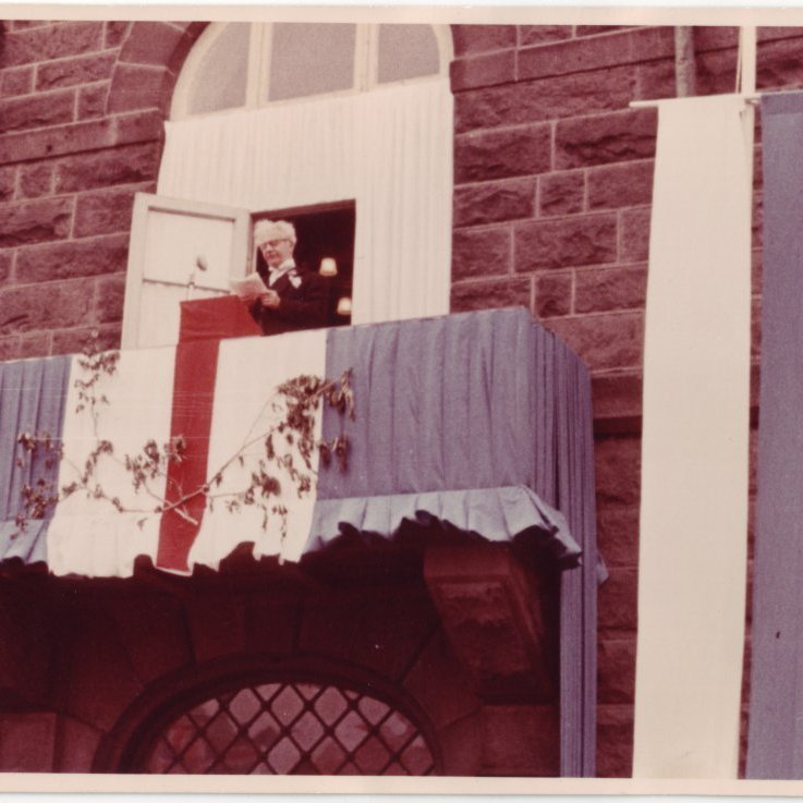 Ólafur Thors á svölum Alþingishússins 17. júní.