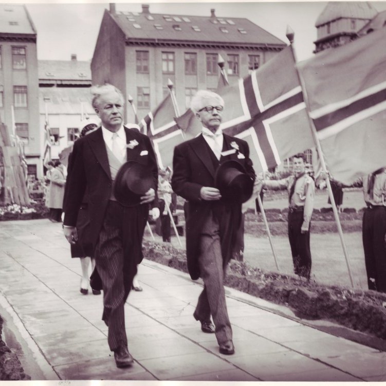 Ásgeir Ásgeirsson og Ólafur Thors á Austurvelli 17. júní 1961.