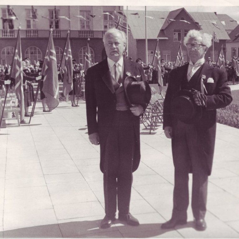 Ólafur Thors og Ásgeir Ásgeirsson á Austurvelli 17. júní 1961.