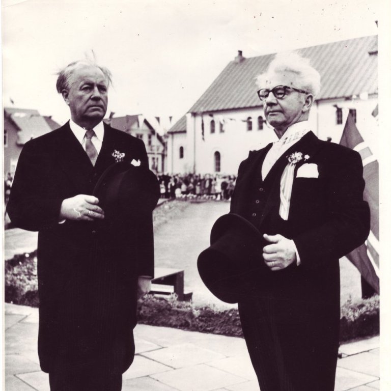 Ólafur Thors og Ásgeir Ásgeirsson á Austurvelli 17. júní 1961.