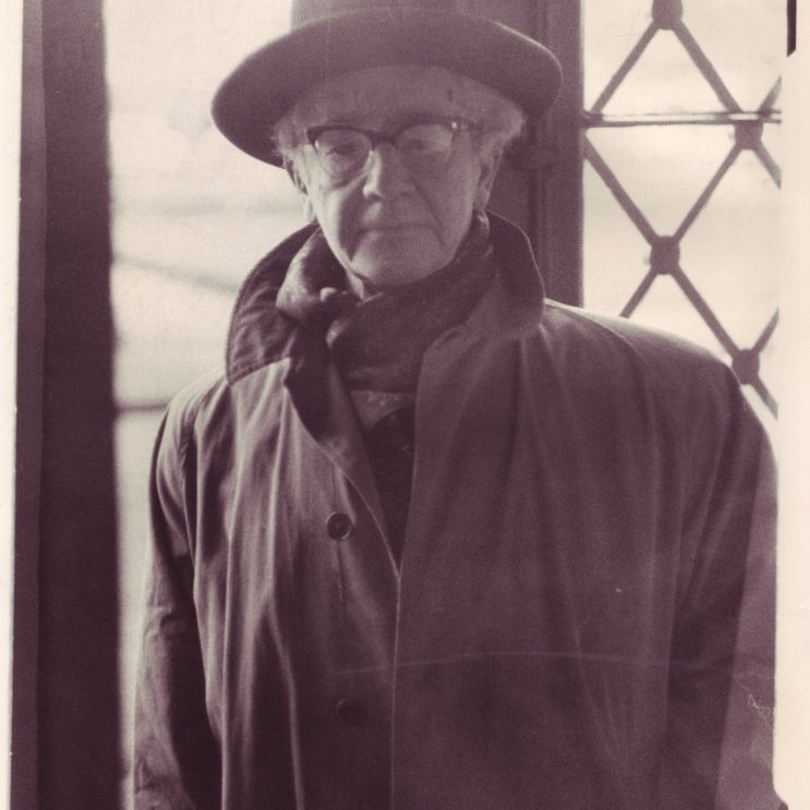 Ólafur Thors í dyrum Alþingis 1963.