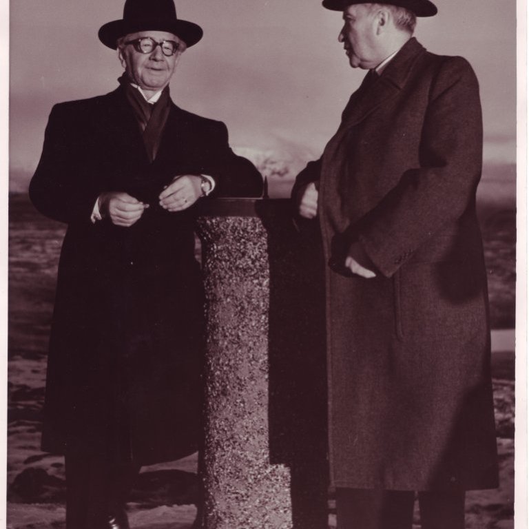 Ólafur Thors og Konrad Adenauer á Þingvöllum.