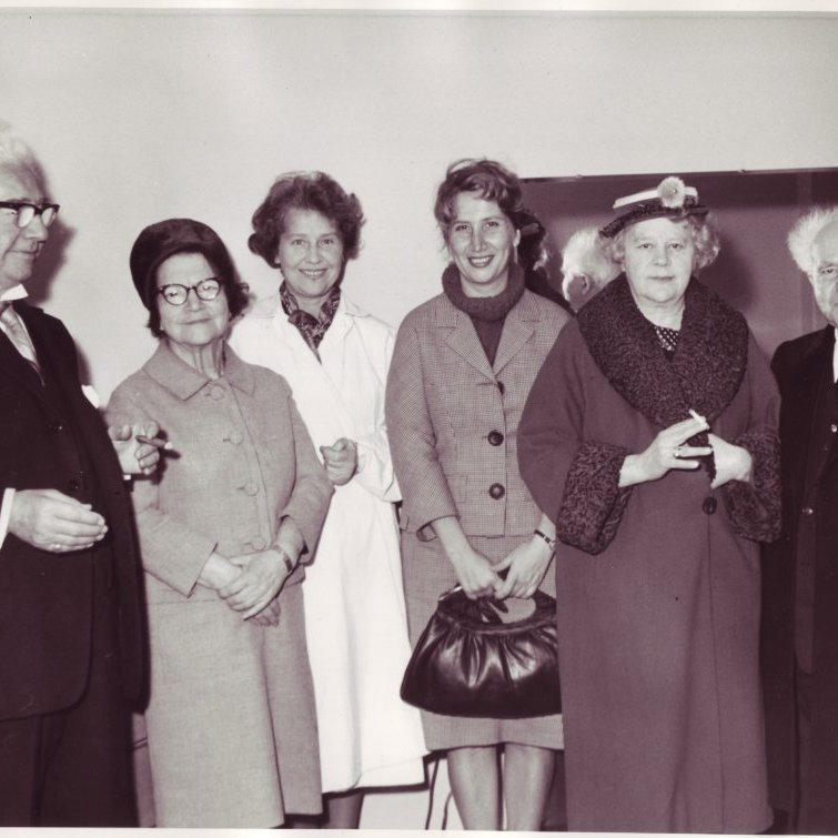 Ólafur Thors og David Ben Gurion ásamt eiginkonum og dætrum. Frá vinstri: Ólafur Thors, frú Ben Gurion, Marta Thors, dóttir Ben Gurion, Ingibjörg Thors, David Ben Gurion.